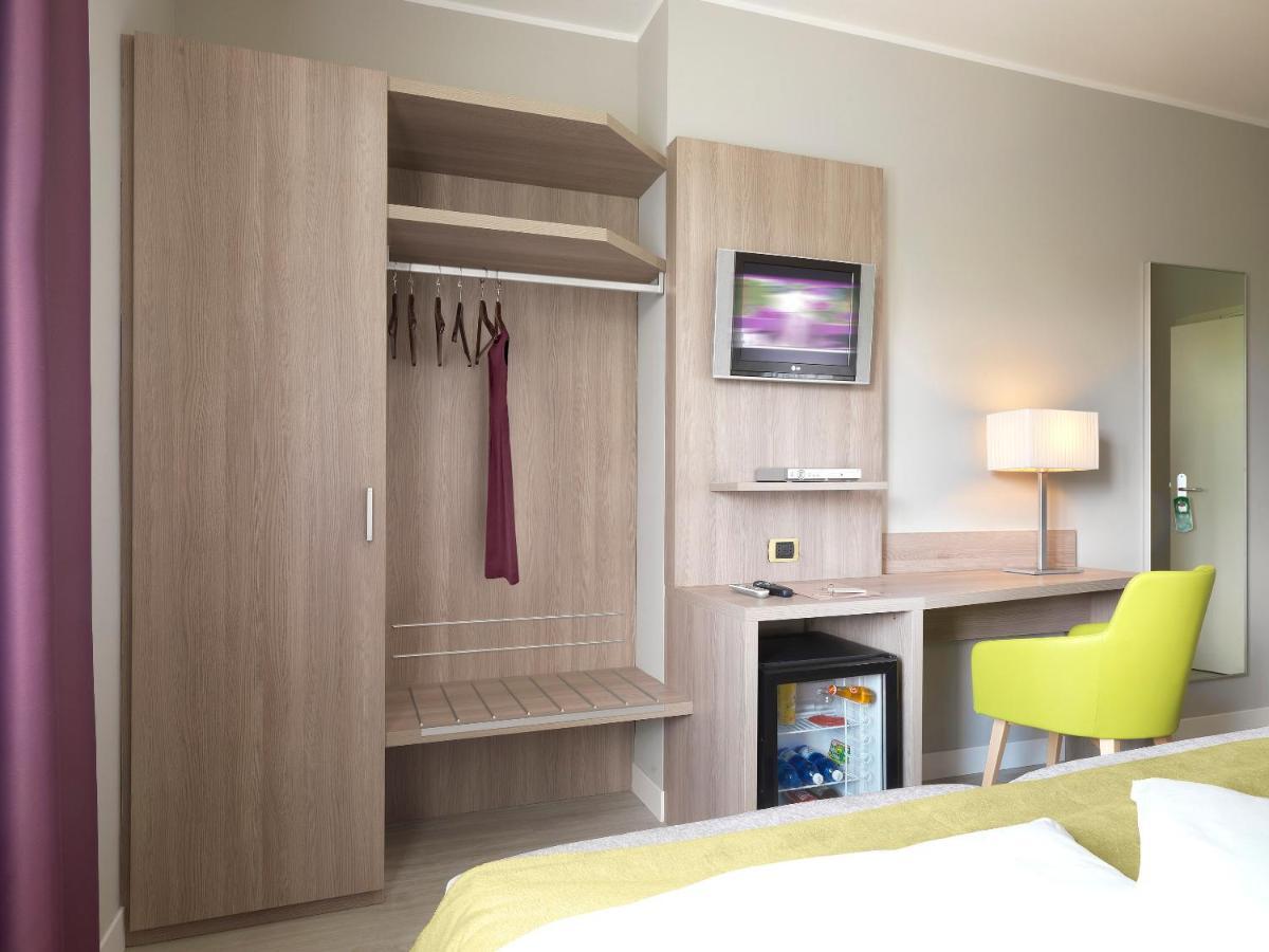 Hotel San Francesco Borgomanero Zimmer foto